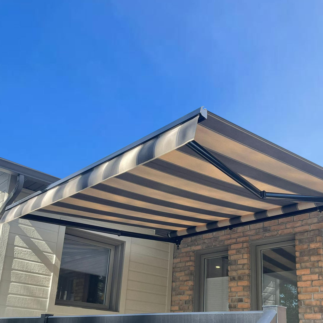 Retractable awning, retractable awnings for decks, retractable awnings motorized, montreal